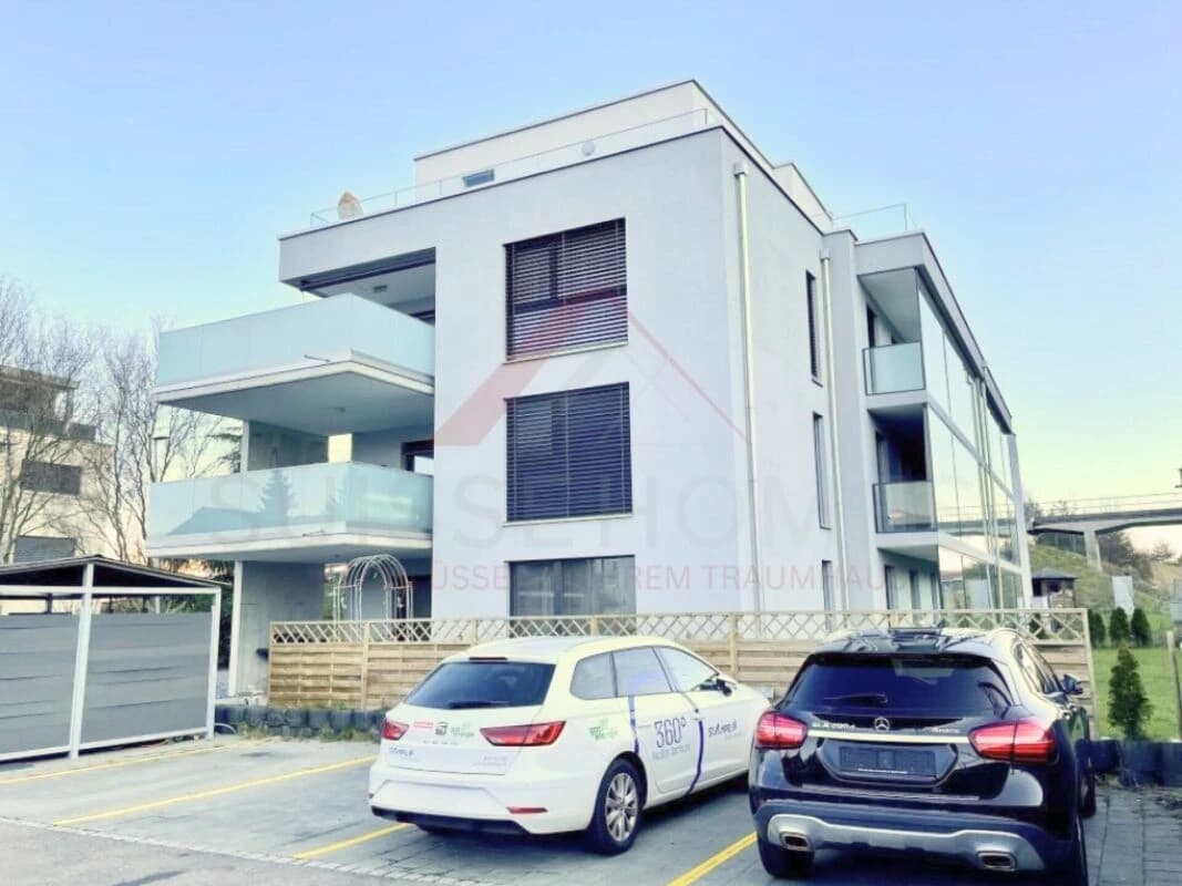 Moderne 4.5-Zimmer-Wohnung mit 159 m² Wohnfläche, Lift und 25 m² Balkon in Studen BE