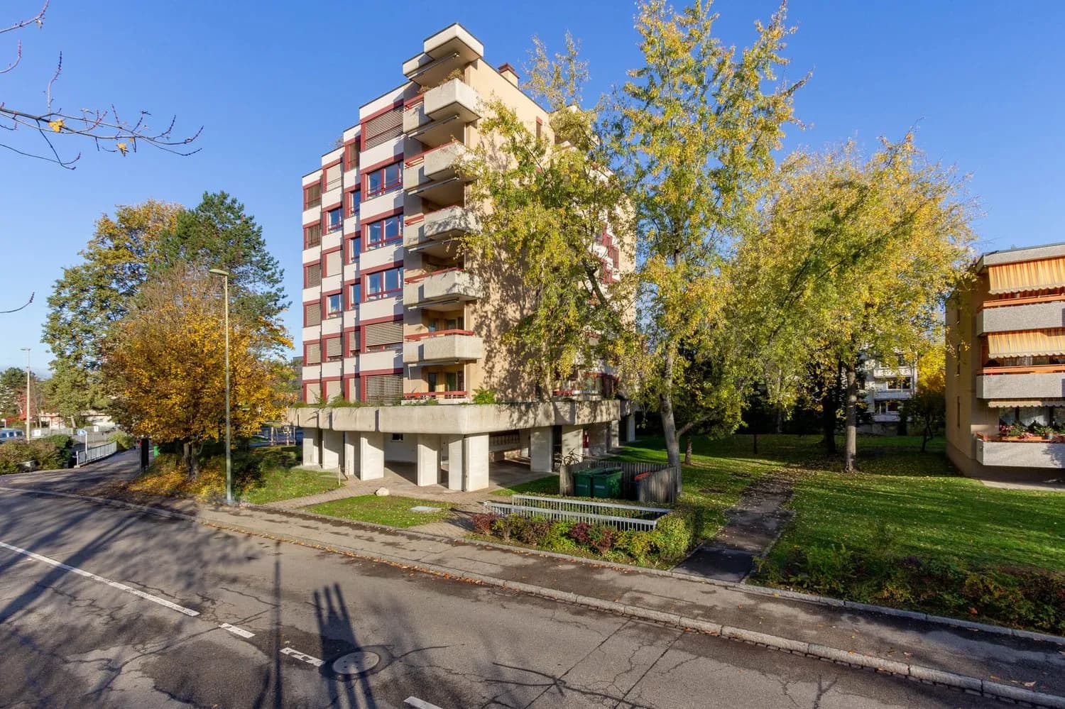 Schöne Aussicht in sonnenverwöhnter Liegenschaft!!!