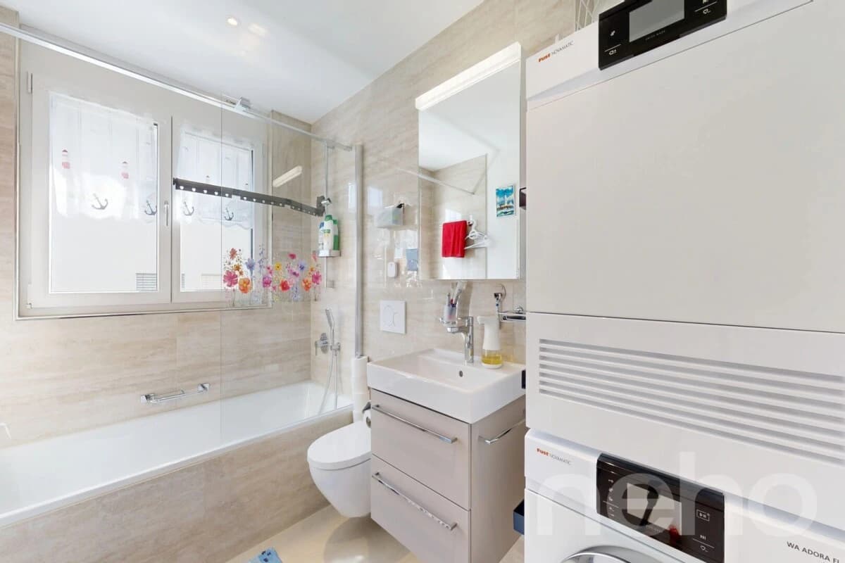 Neuwertige 4.5-Zimmer-Wohnung mit Südwestbalkon