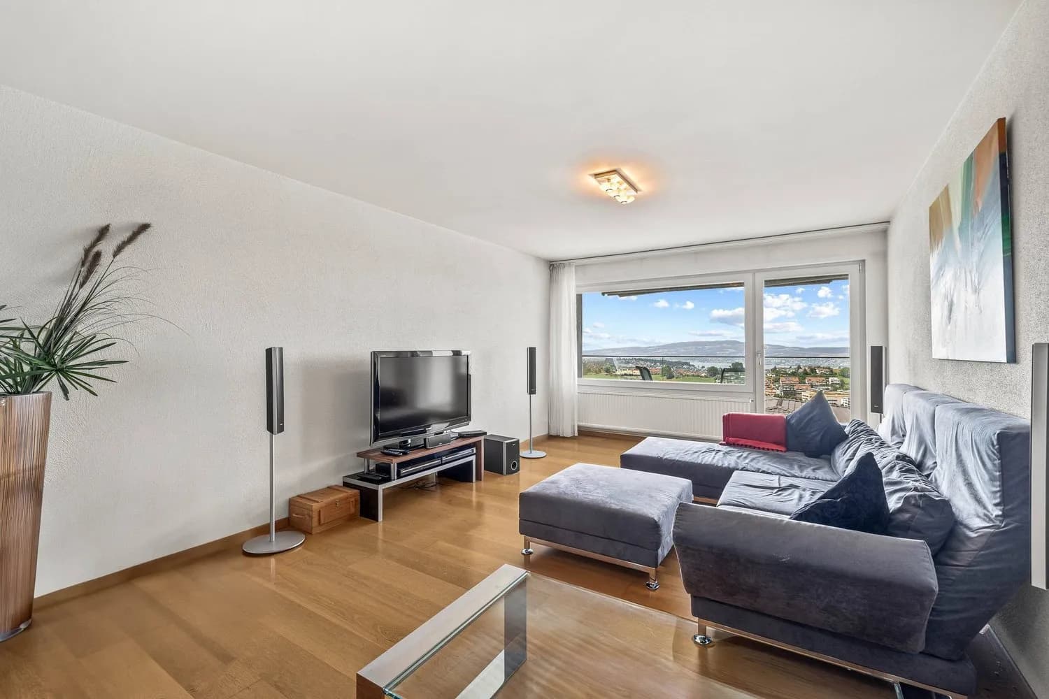 2.5 ZIMMER WOHNUNG MIT SEESICHT UND STEUERPRIVILEGIEN