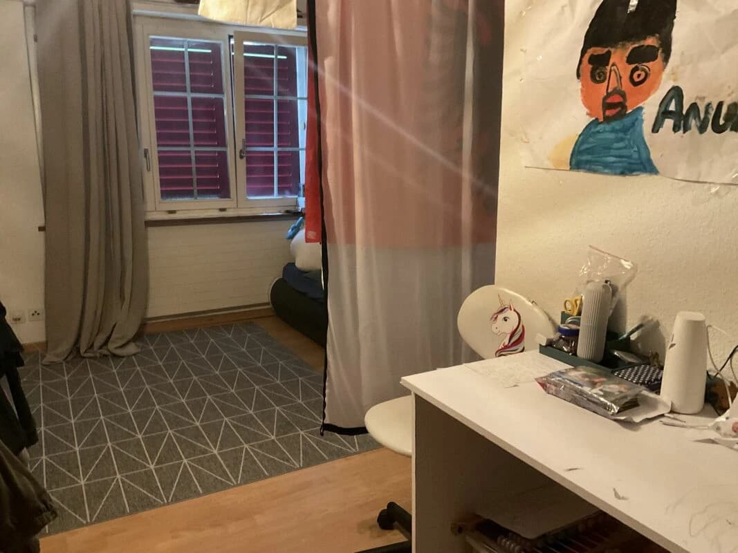 Freistehendes umgebautes Bauernhaus mit Wohn-/Gewerbeteil in der Freihaltezone