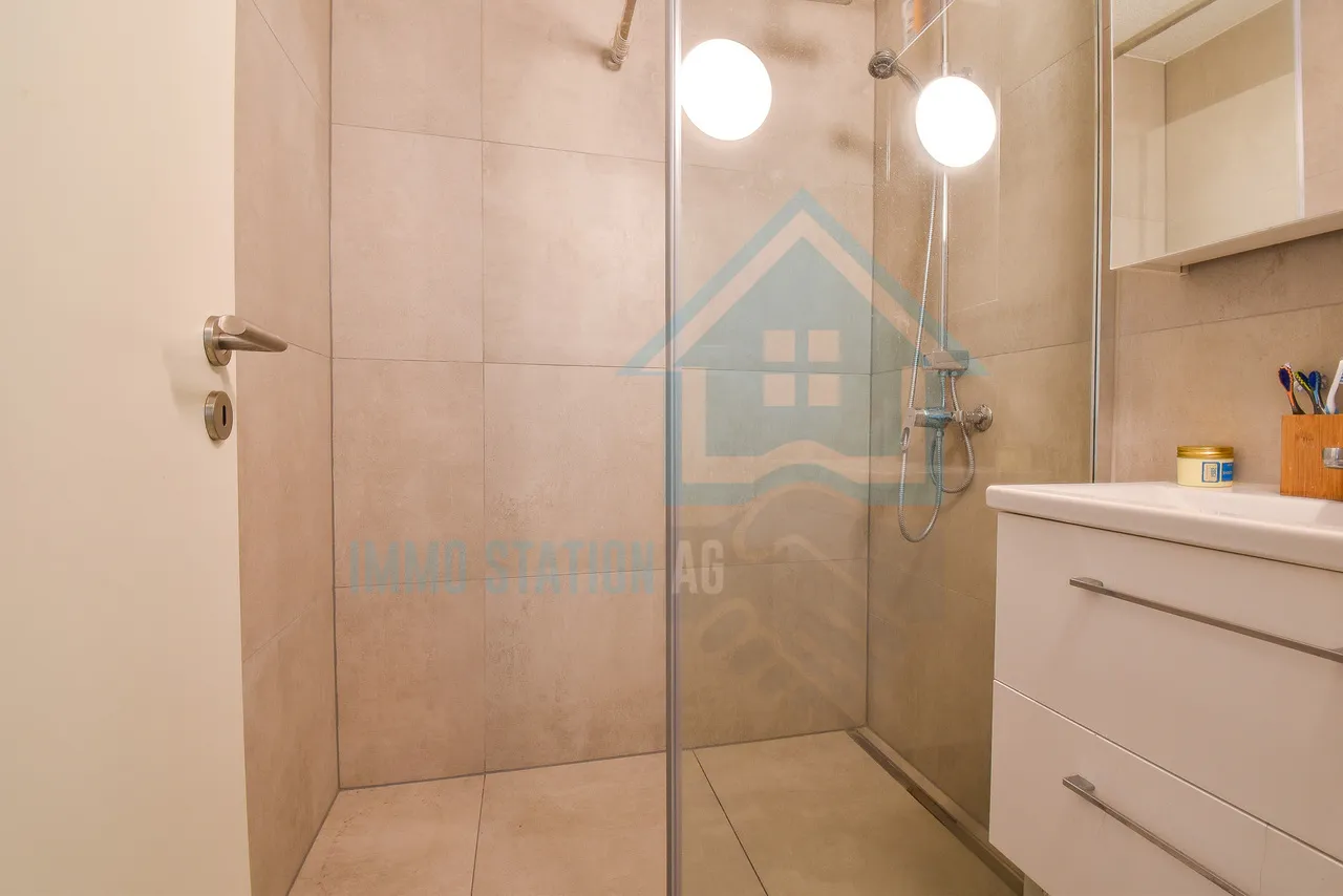 Renovierte 4-Zimmer-Wohnung mit Balkon in zentraler Lage