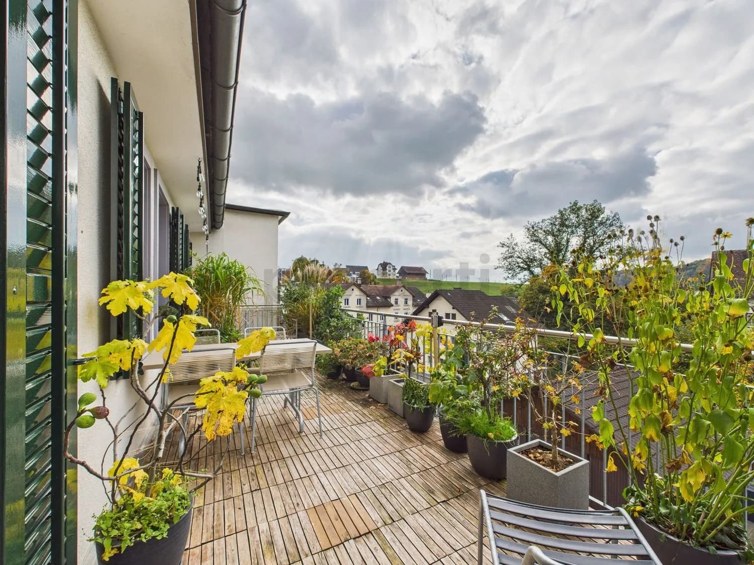 Elegante 6-Zimmer-Altbauwohnung, kernsaniert und lichtdurchflutet