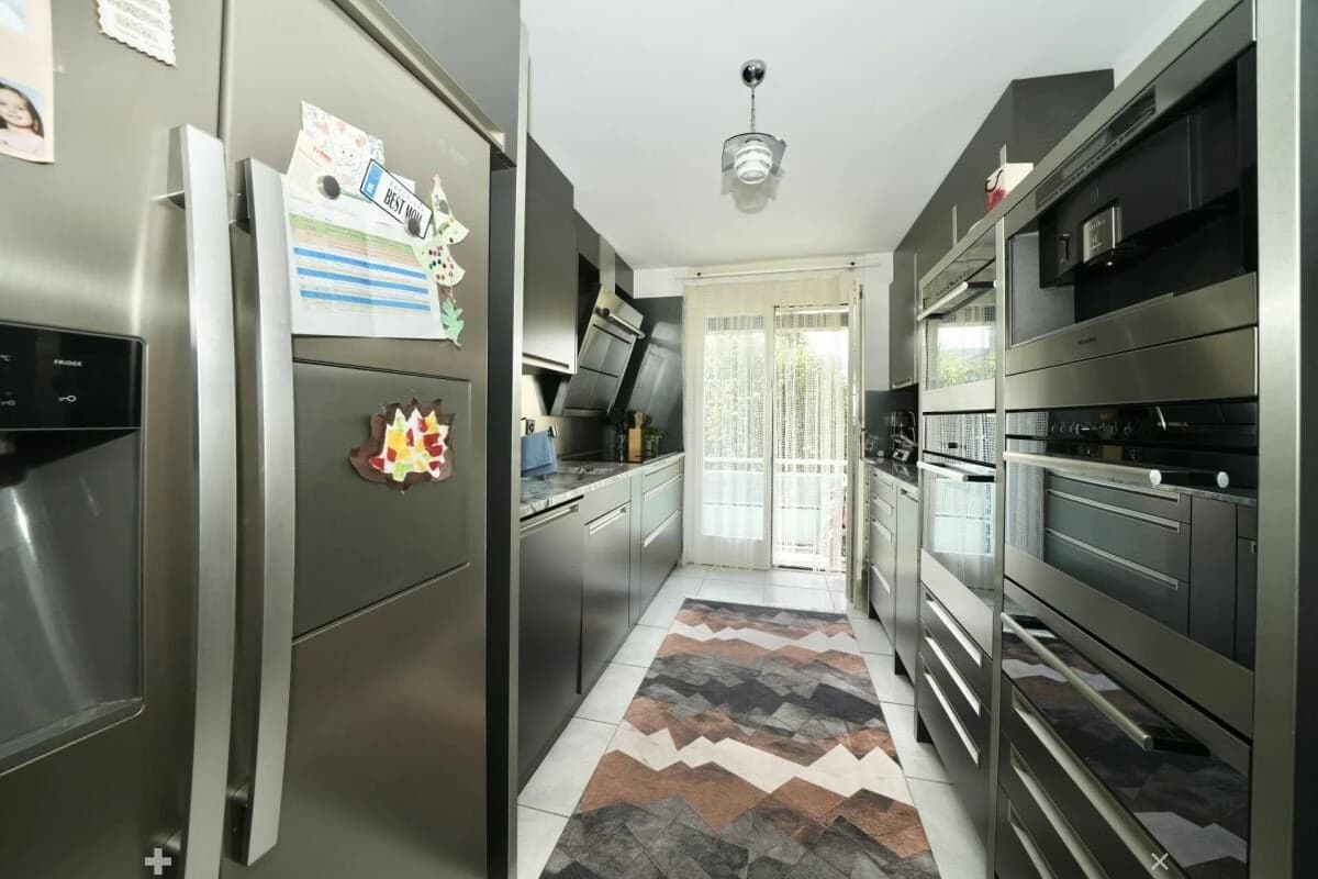 GROSSZÜGIGE WOHNUNG IN ZENTRALER LAGE