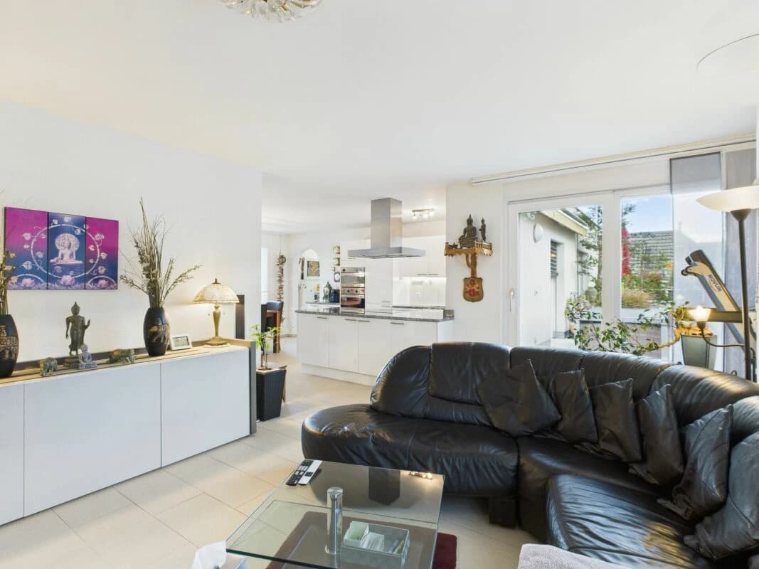 ZWEI GROSSE, SONNIGE DACHTERRASSEN