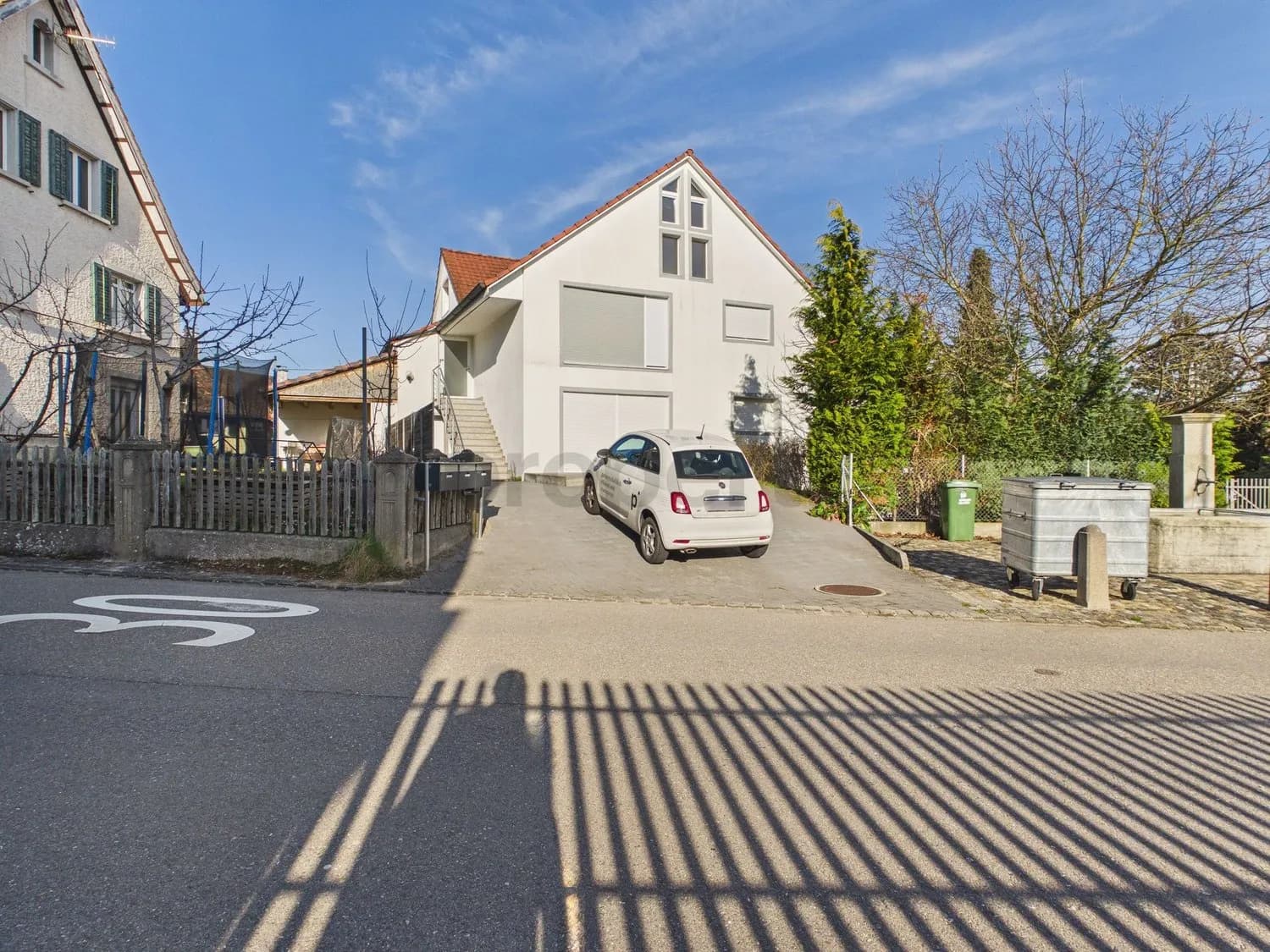 Geräumige 4.5-Zimmer-Dachwohnung mit zentraler Lage, Thayngen