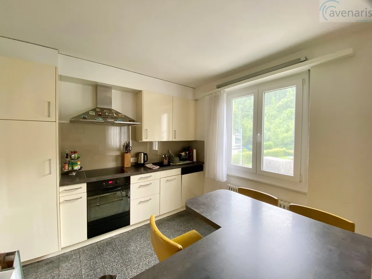 Modernes und geräumiges Doppeleinfamilienhaus an ruhiger Lage