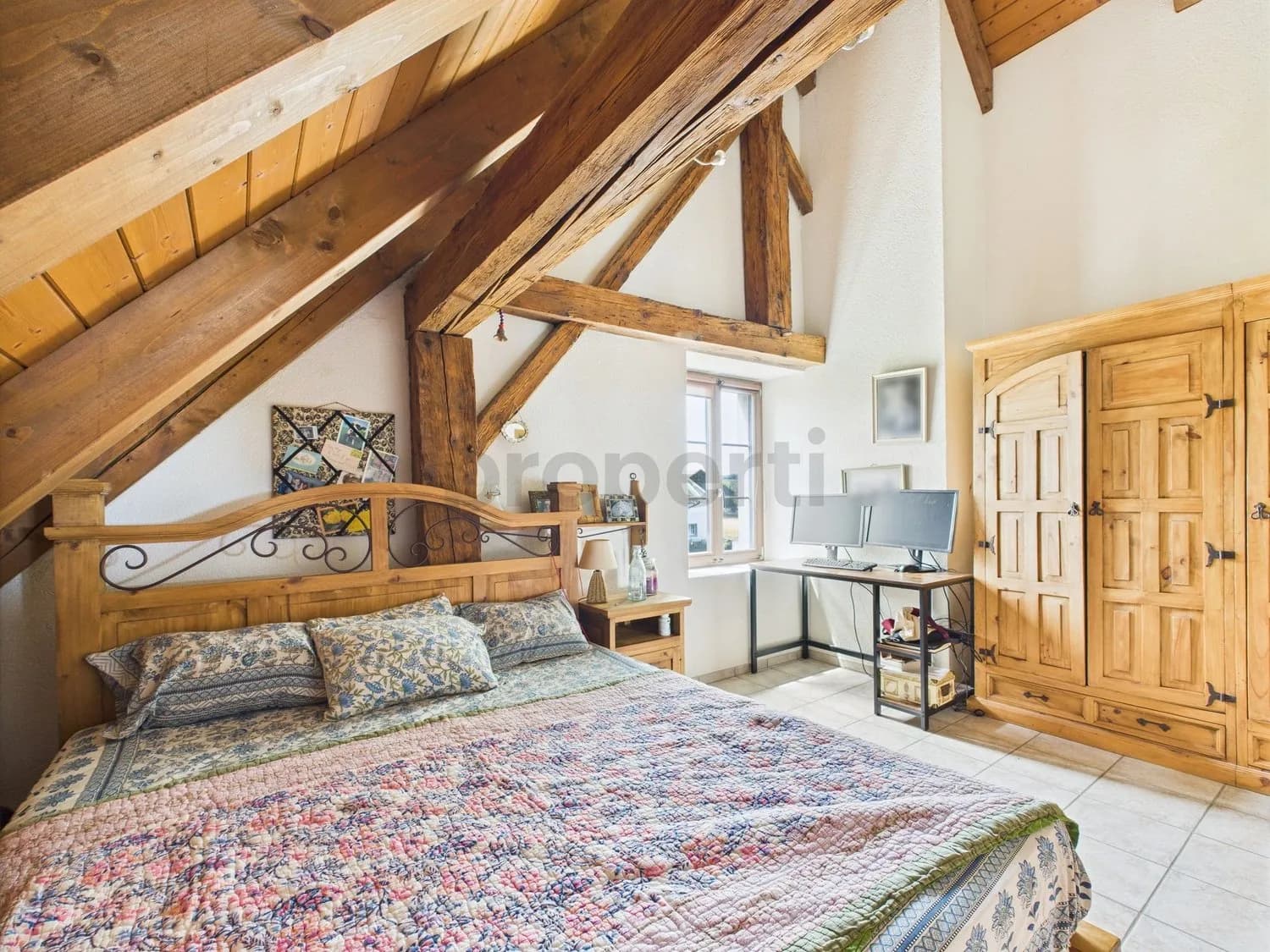 Exquisite 5.5-Zimmer Dachwohnung mit Gartenbereich in Oberglatt