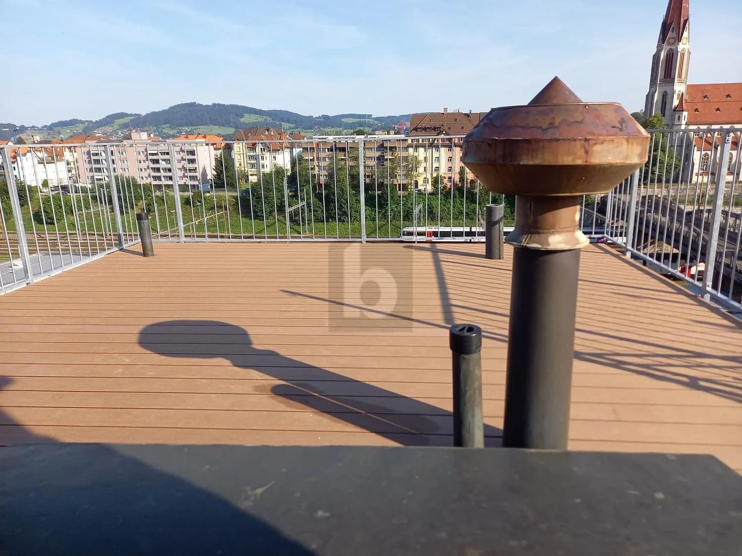 IDYLISCHER ALTBAU MIT GROSSER DACHTERRASSE