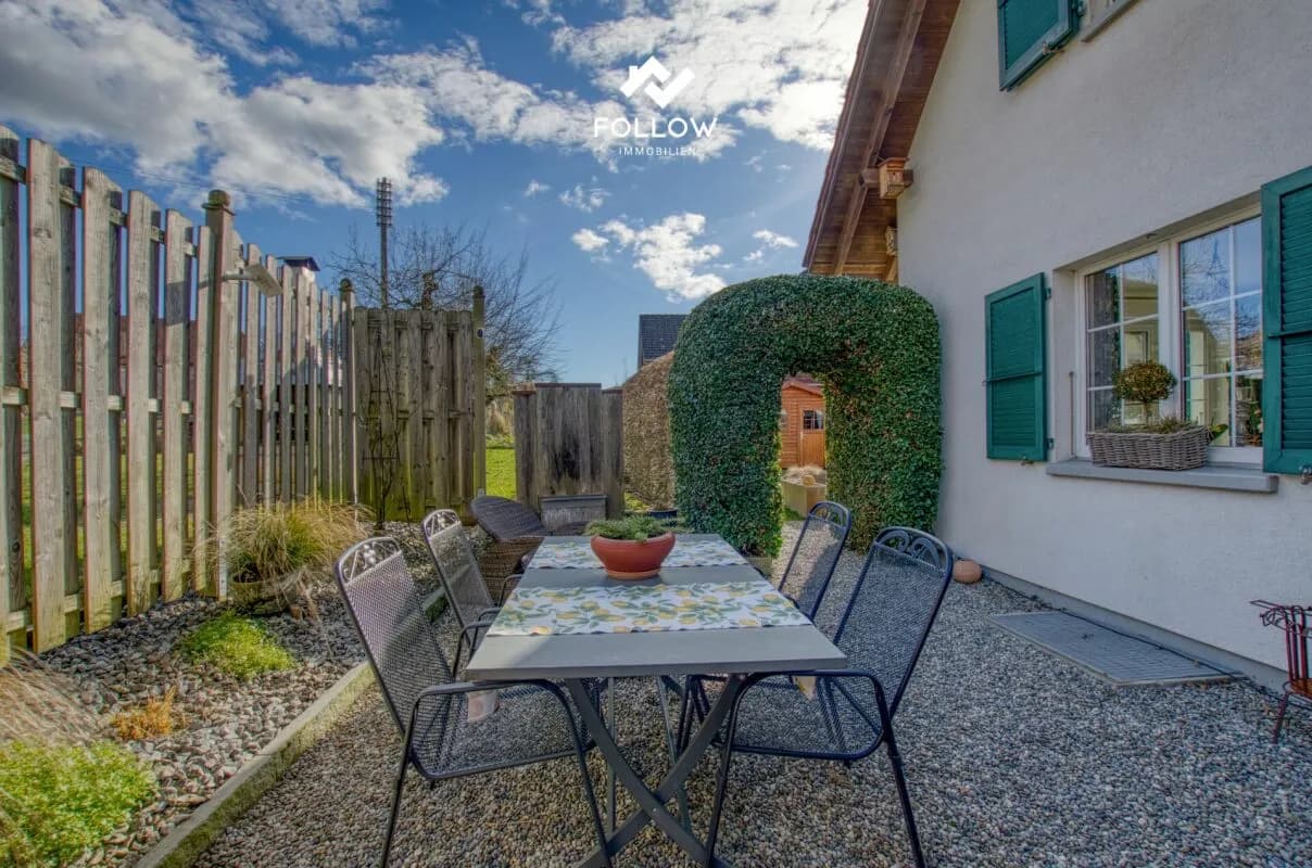 Eckhaus mit privatem Gartenparadies