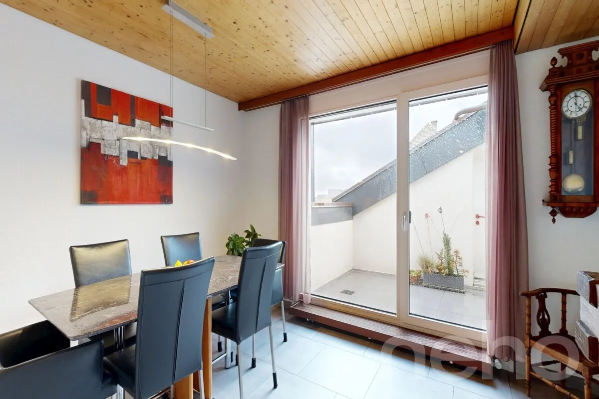 Grosszügige Attikawohnung mit Blick auf die Alpen