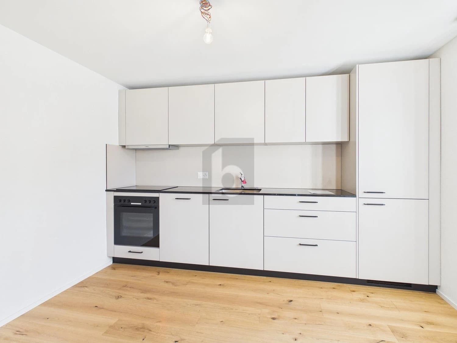 HOCHWERTIGER INNENAUSBAU - ERSTBEZUG!