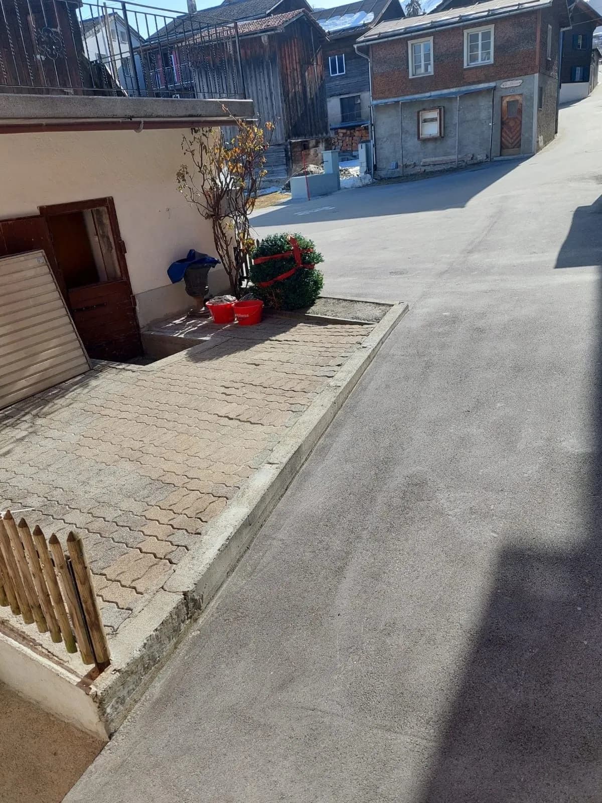 Haus mit Werkstatt & über 100 m² Nebenflächen  ideal für Wohnen und Arbeiten in Disentis