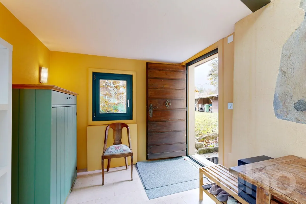 Family home with 2 units, large garden and forest views