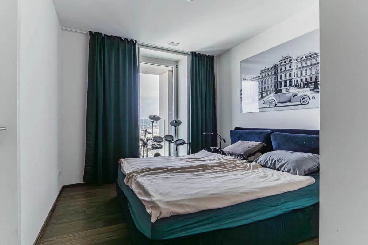 Seltene 3.5-Zimmer-Etagenwohnung im 16. OG mit toller Fernsicht in den Twin-Towers «The Metropolitans»