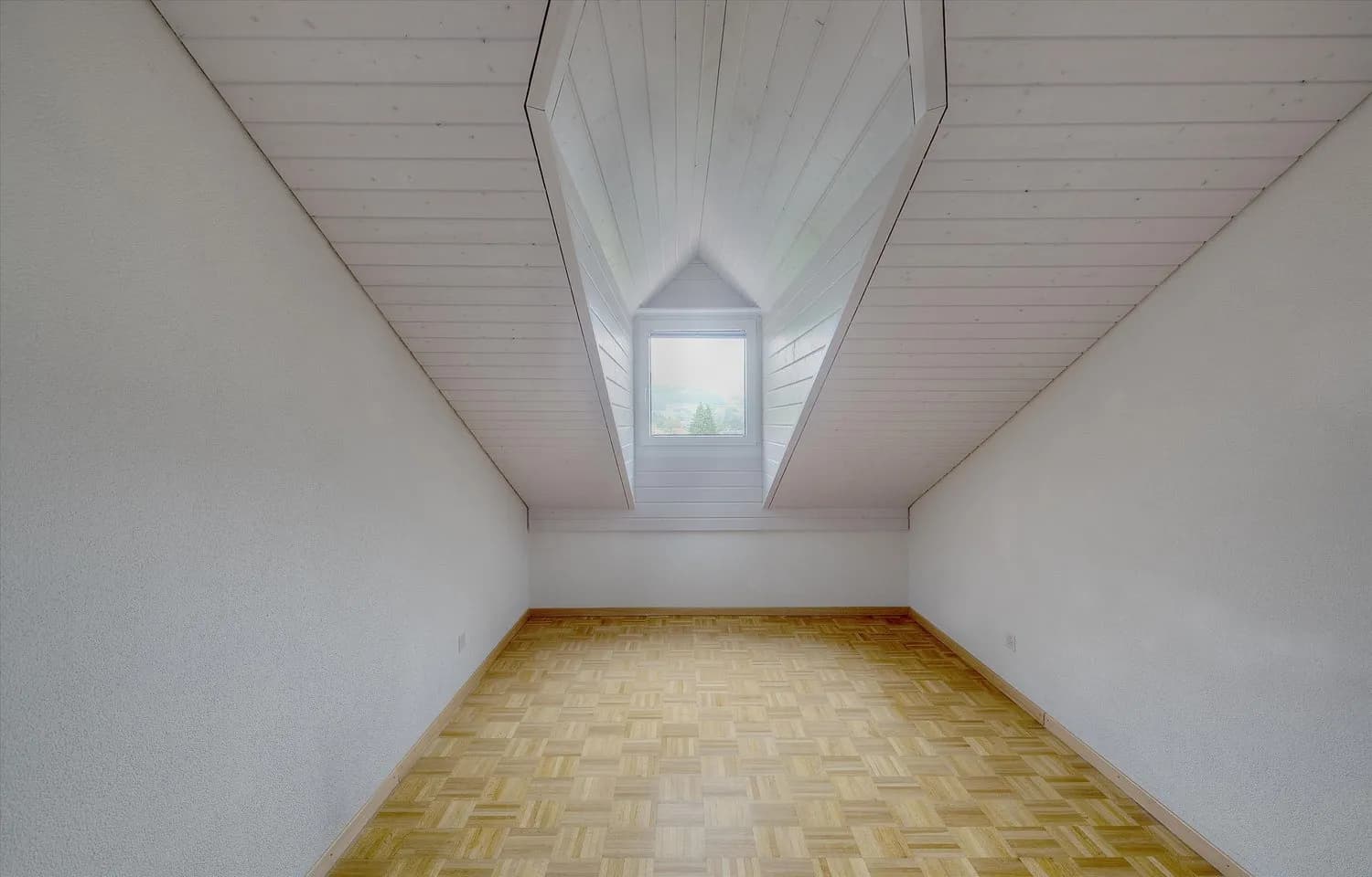 Dachwohnung mit viel Charme!