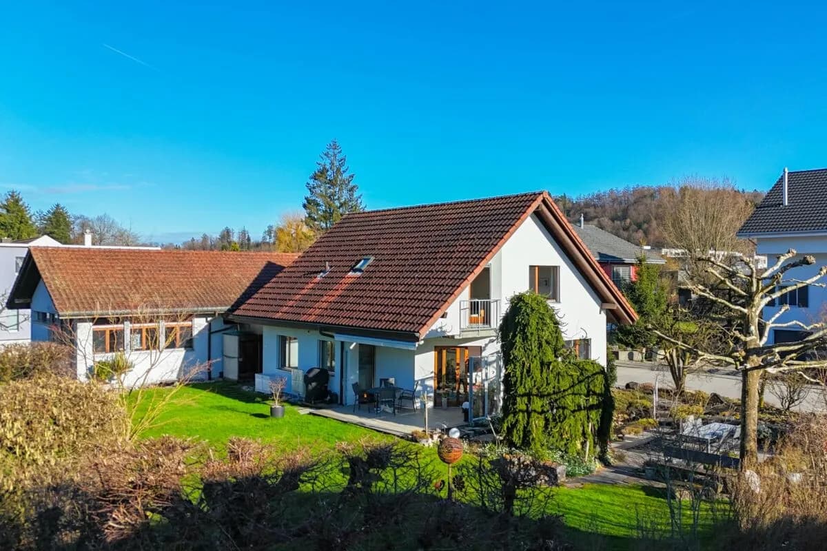 Freistehendes Wohnhaus mit separatem Nebengebäude - Arbeiten und Wohnen, Mehrgenerationen oder individuelle Wohnkonzepte