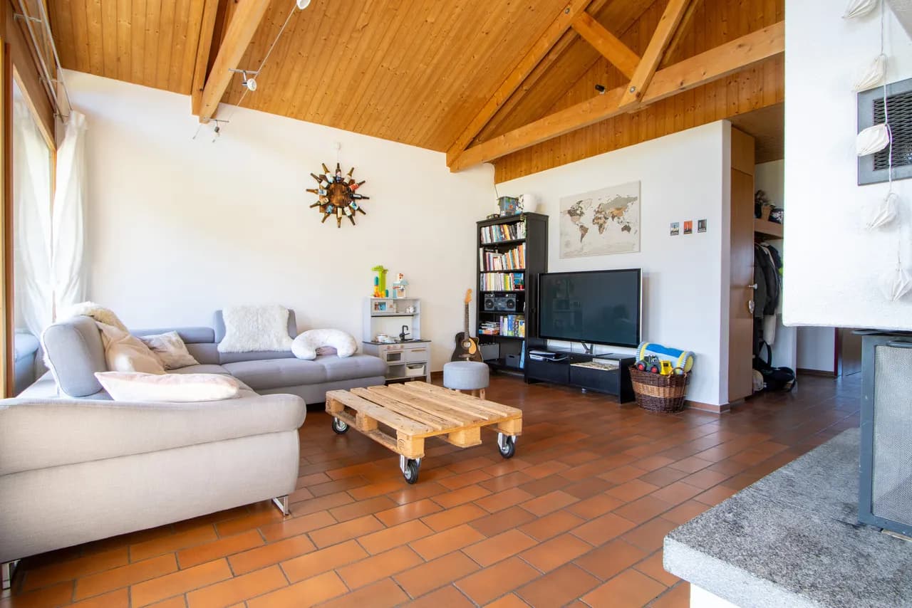 Geräumige 4.5-Zimmer-Dachwohnung in Kallnach