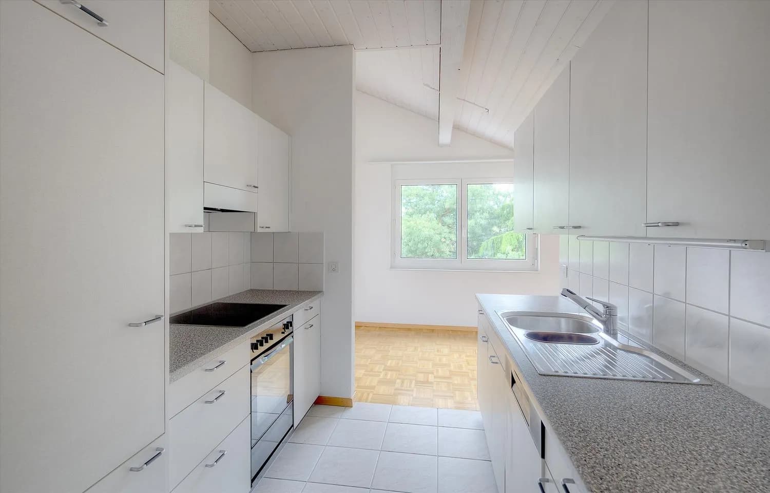 Dachwohnung mit viel Charme!