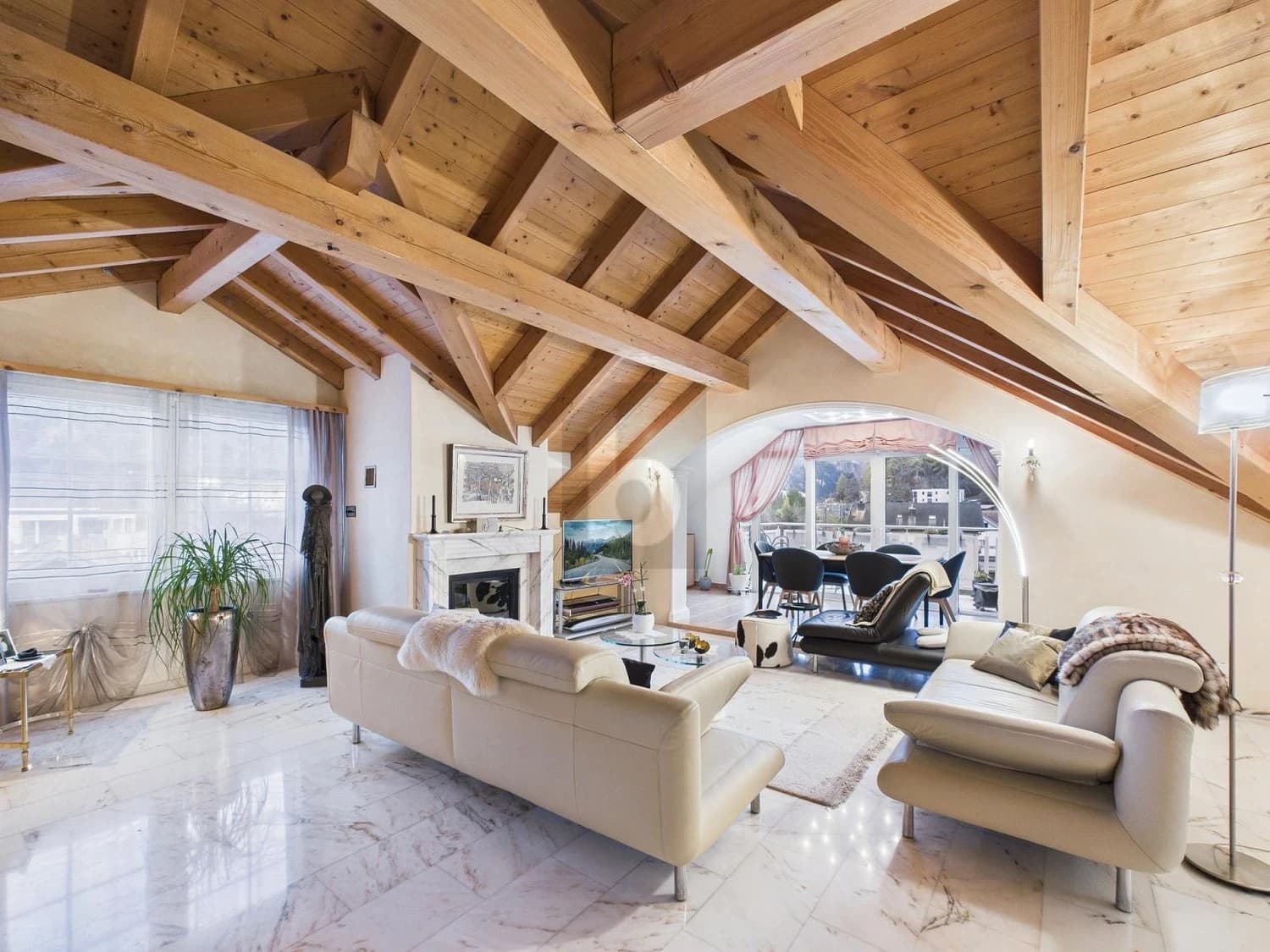 STILVOLL WOHNEN MIT CHEMINÉE