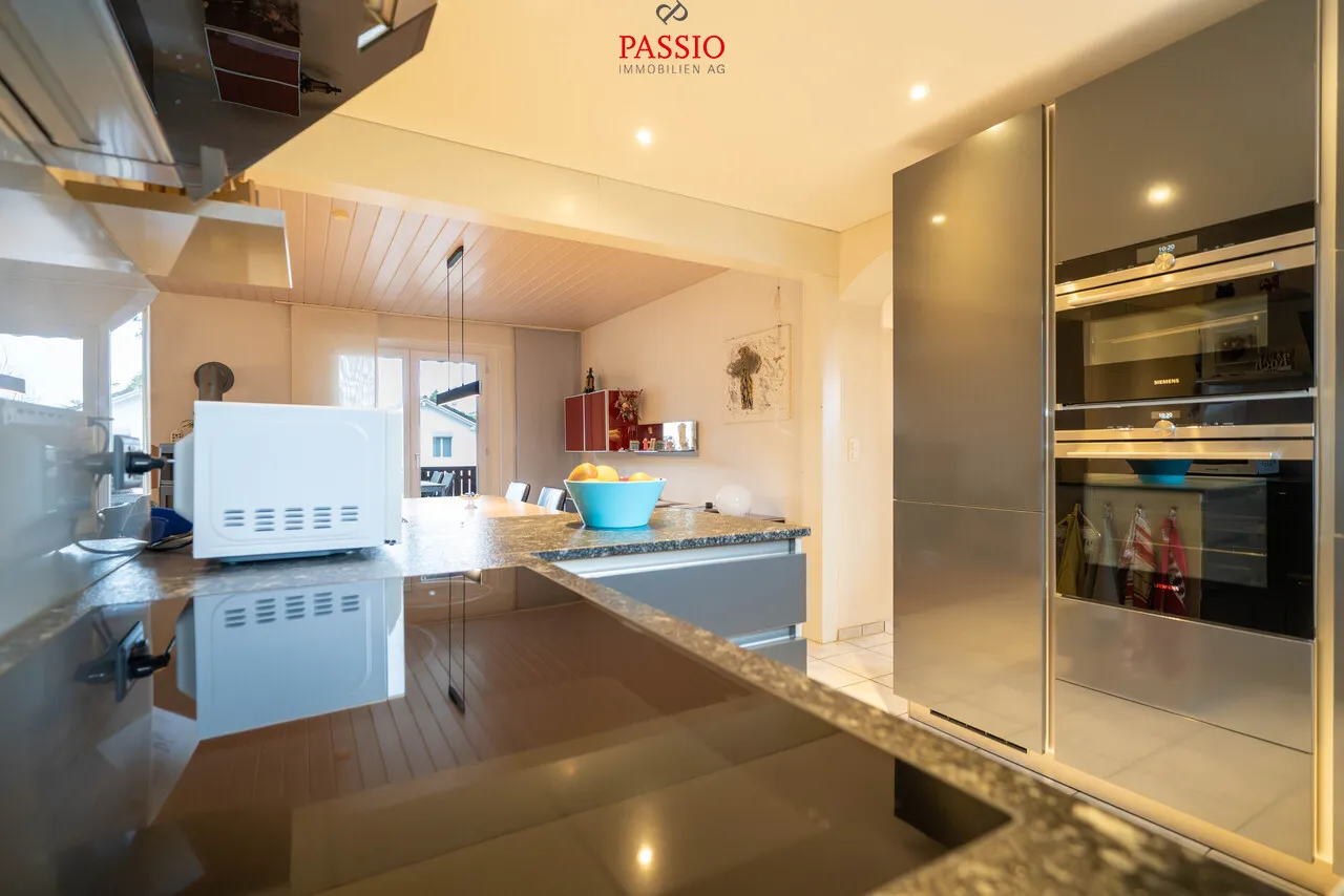 Top gepflegtes 9.5-Zimmer Zweifamilienhaus mit Gartenparadies