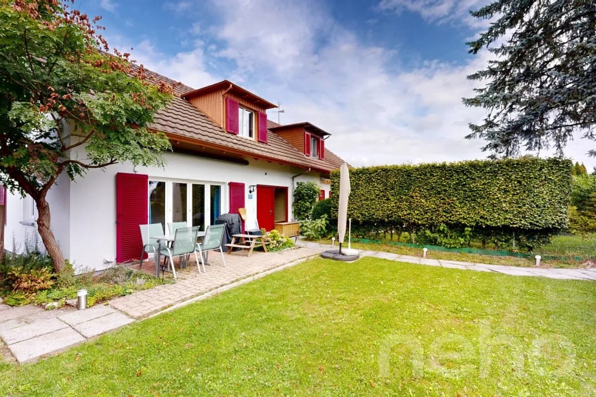 Moderne 4.5 Zimmer Doppelhaushälfte mit Garten und Teils Weitblick