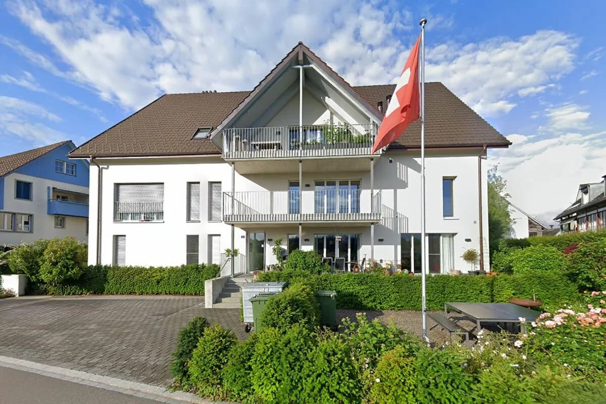 3.5-Zimmer Dachwohnung mit Loggia in Riedikon