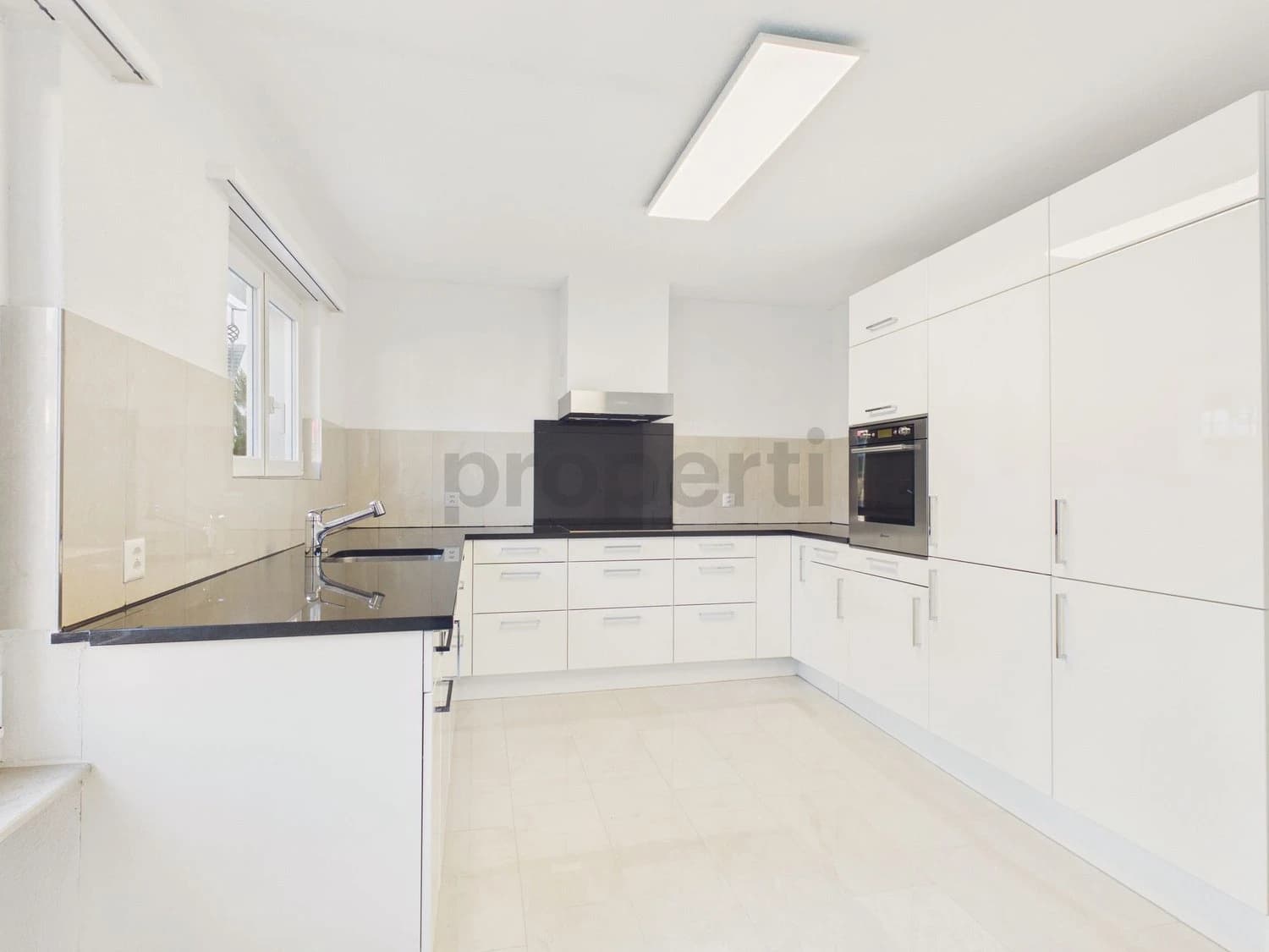 Modernes 5.5-Zimmer-Einfamilienhaus mit Balkon, Freienbach