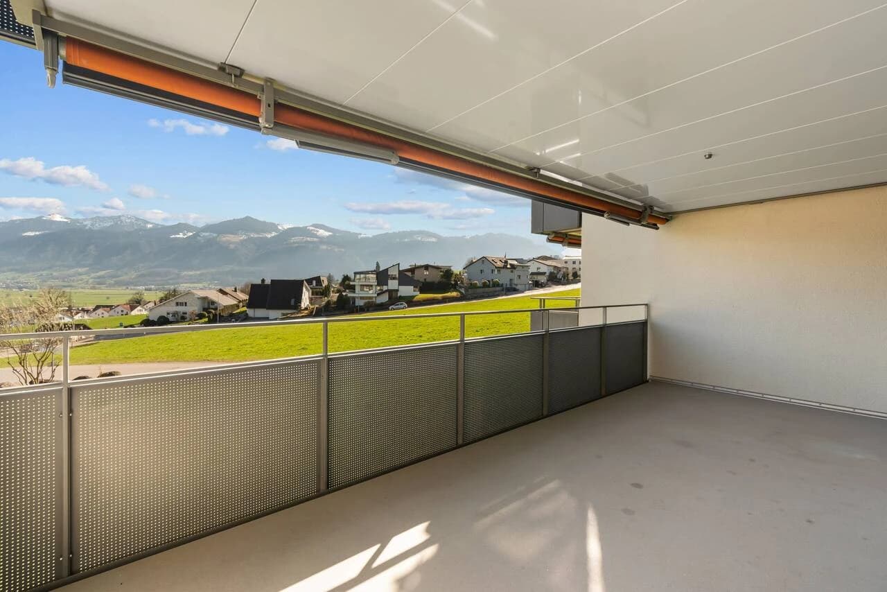 Attraktive 5.5-Zimmer-Wohnung mit wunderschönem Blick ins Grüne