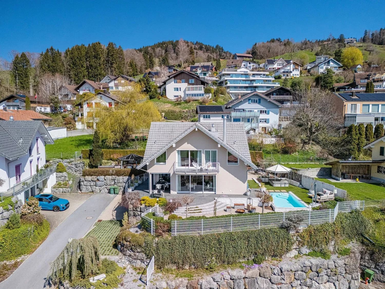 IMPOSANTE VILLA MIT SEE- UND ALPENSICHT