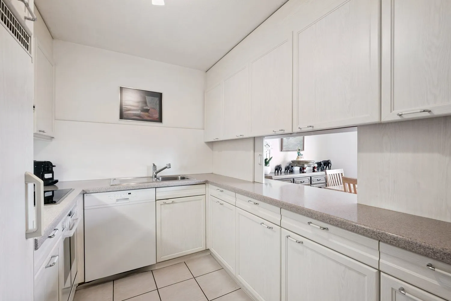 CHARMANTE 2.5-ZIMMER-WOHNUNG MIT AUSSICHT IN FEUSISBERG