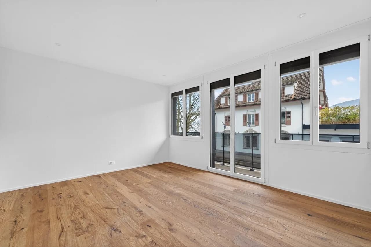 Erstvermietung - Hochwertig kernsanierte 2.5-Zimmer-Wohnung im EG