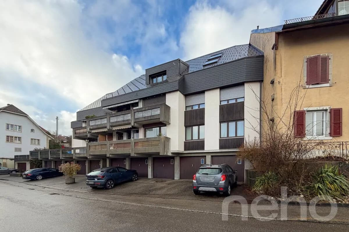 Grosszügige Attikawohnung mit Blick auf die Alpen