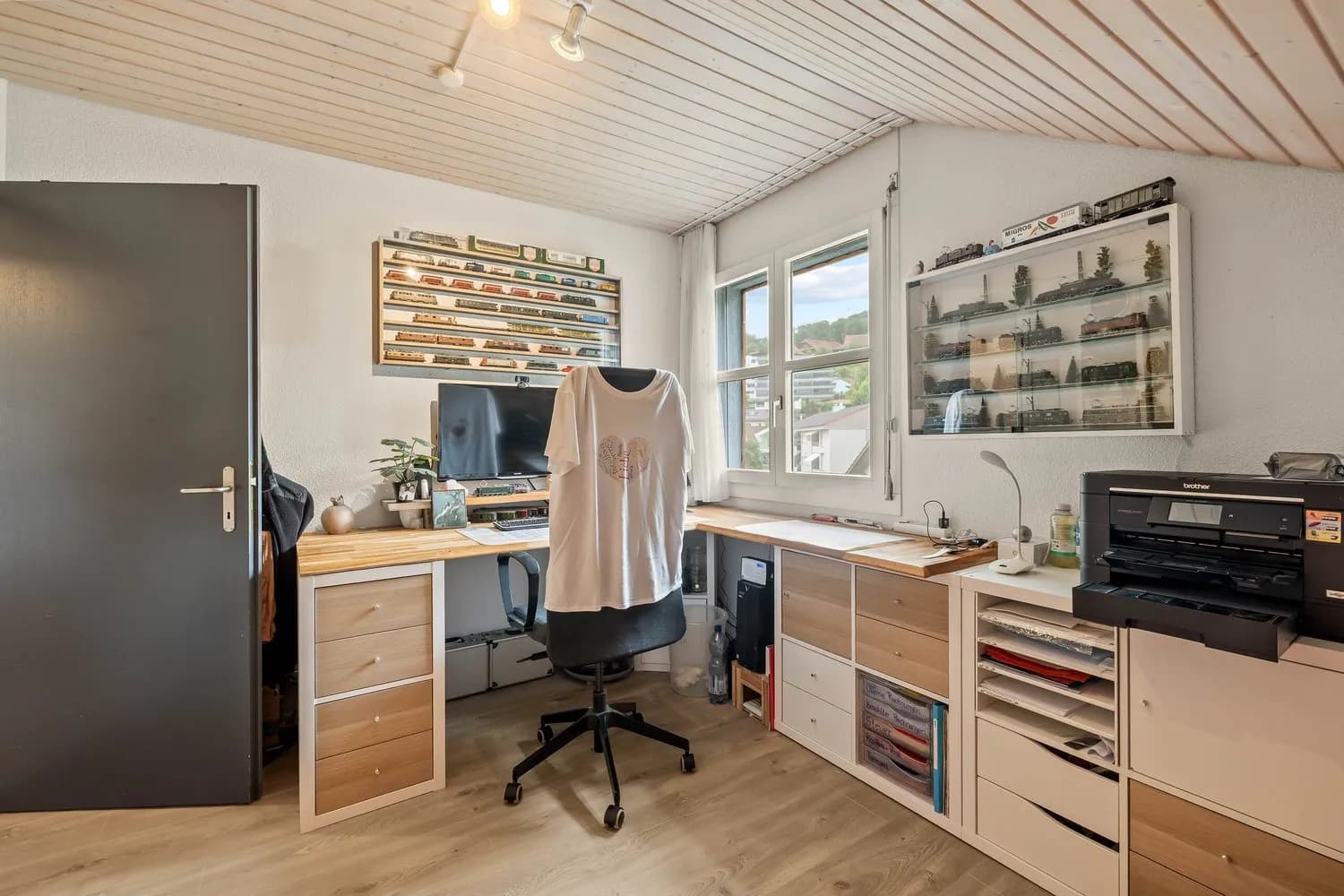 GROSSZÜGIGE 5.5 ZIMMER DACHWOHNUNG MIT AUSBAUMÖGLICHKEITEN