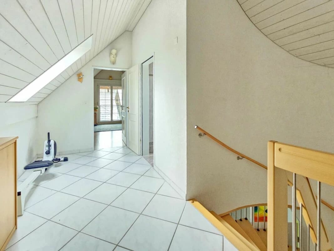 Exklusive 5.5-Zimmer-Maisonnette-Dachwohnung mit grosszügigem Raumgefühl