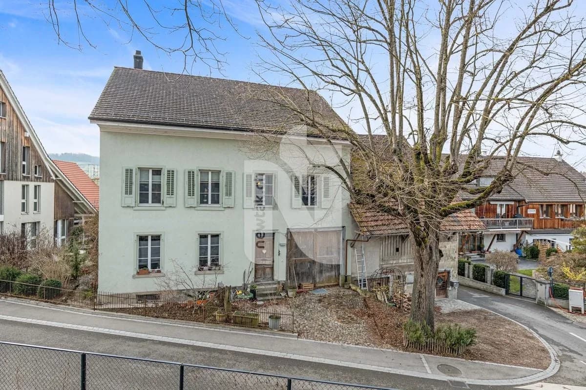 Stilvoll renoviert - Altbau-Charme trifft modernes Wohnen mit zusätzlichem Potenzial