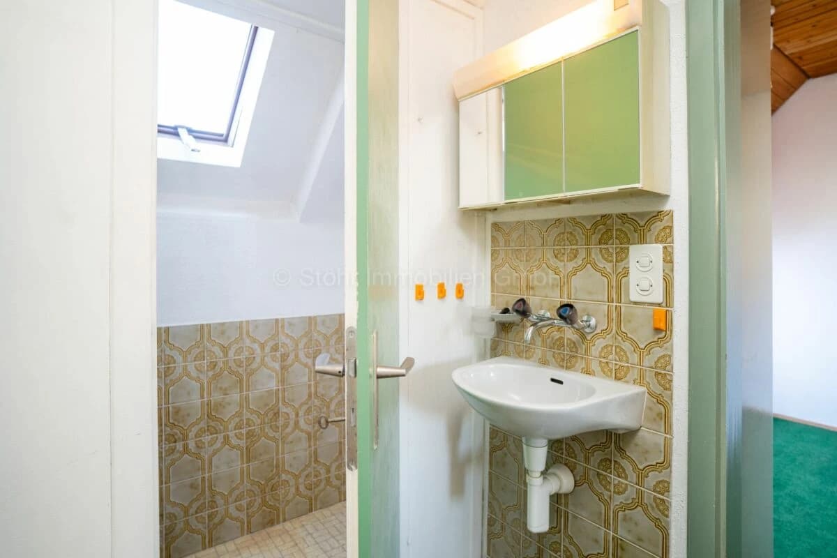 Charmantes 5.5 Zimmer Mittelhaus mit Potenzial an beliebter Lage