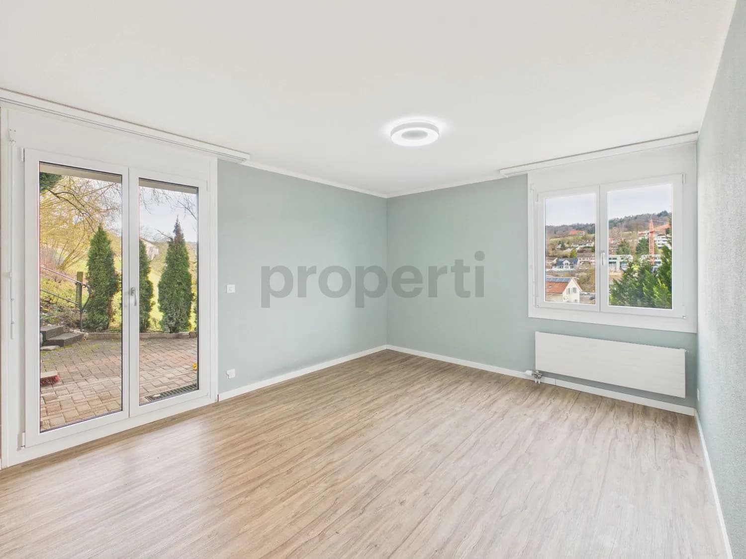 Grosszügiges 5.5-Zimmer Reihenhaus in ruhiger Hanglage