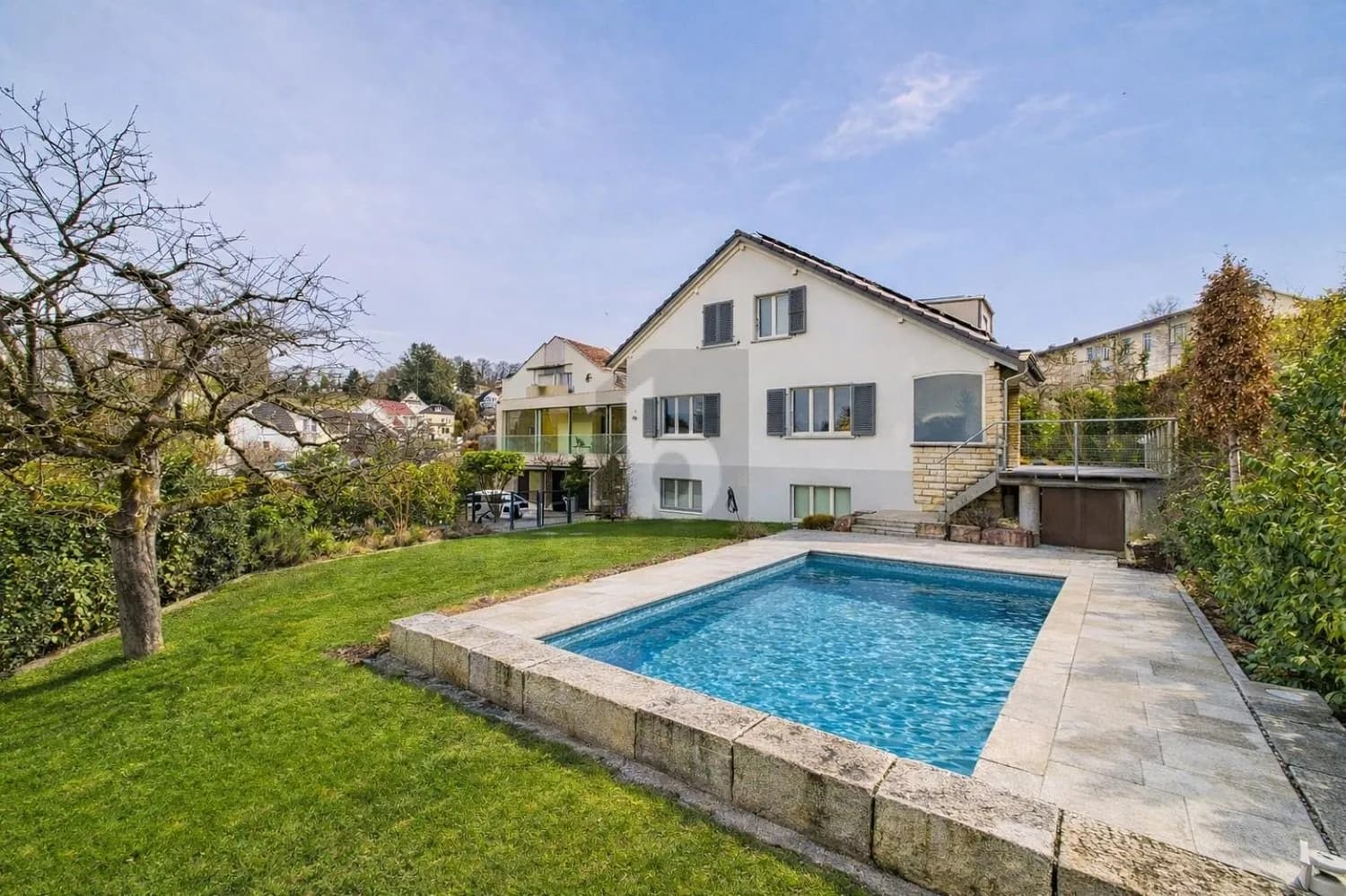 MODERNES JUWEL MIT POOL, SAUNA UND AUSSICHT