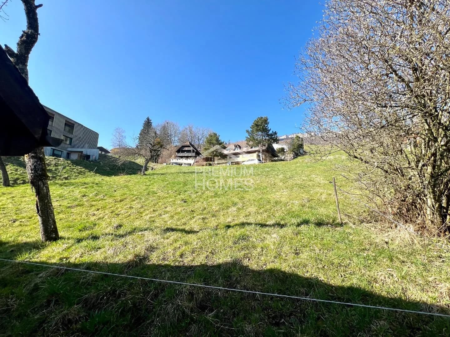 Rarität mit Weitsicht: MFH mit Baulandreserve und Bergblick