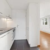 Heimelige Dachwohnung an ruhiger Lage mit renovierter Küche!