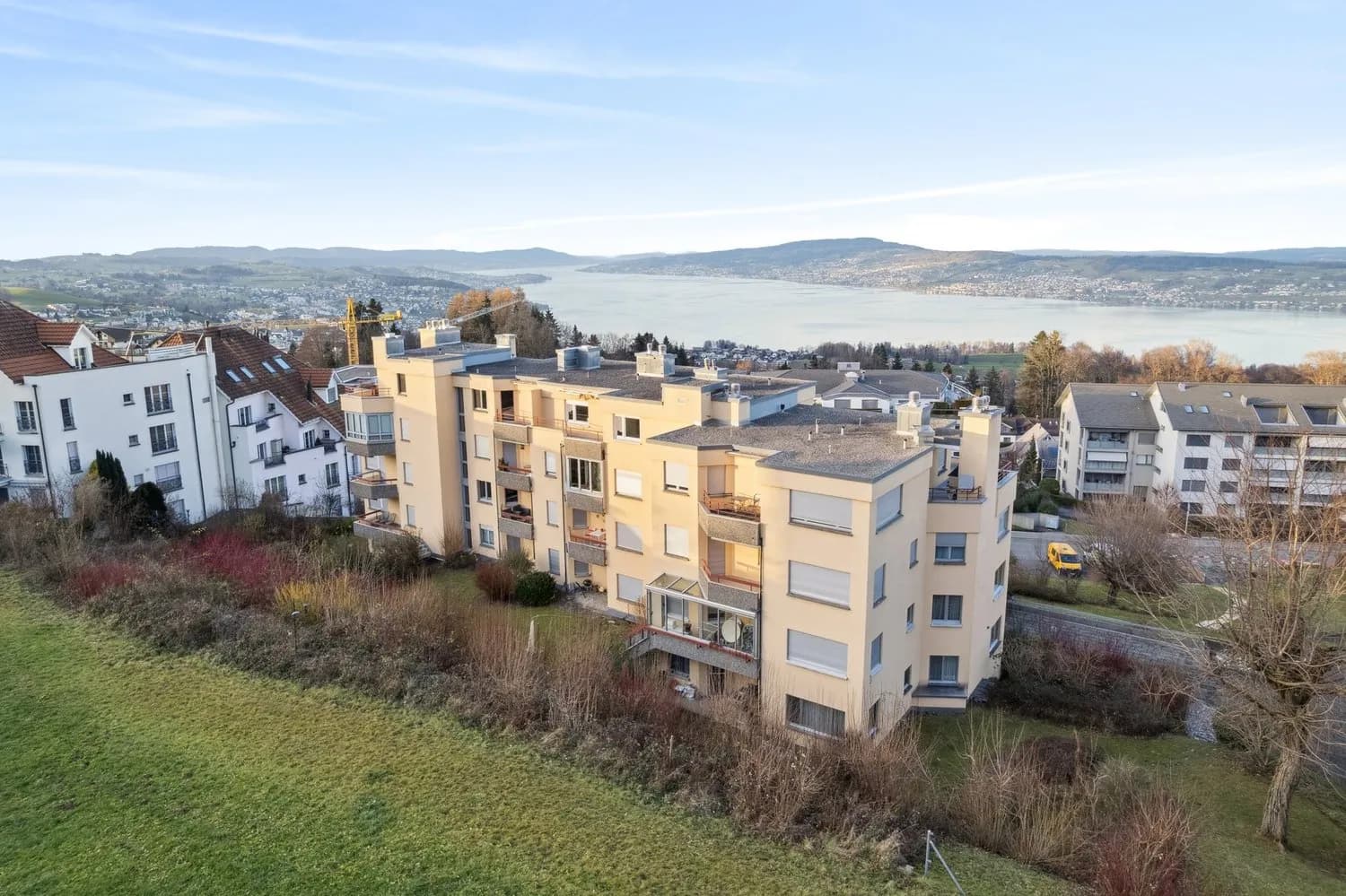 CHARMANTE 2.5-ZIMMER-WOHNUNG MIT AUSSICHT IN FEUSISBERG