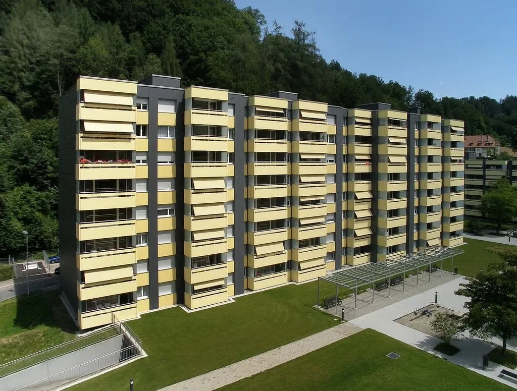 Grosse Familienwohnung mit etlichen Spielmöglichkeiten!