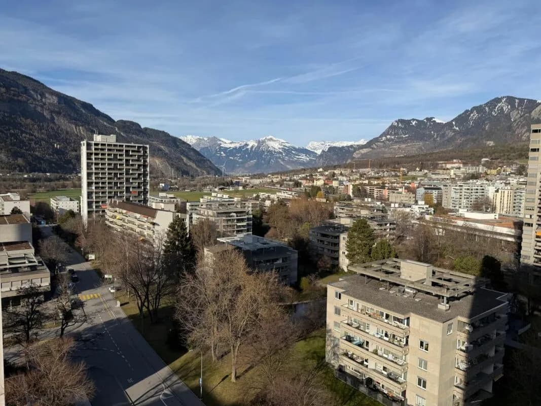 Schöne, helle 4-Zimmer-Wohnung mit Balkon & Bergsicht an zentraler Lage in Chur