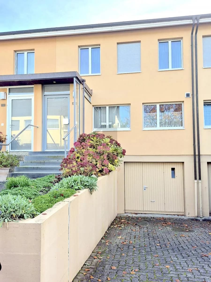 FAMILIENFREUNDLICH MIT GARTEN