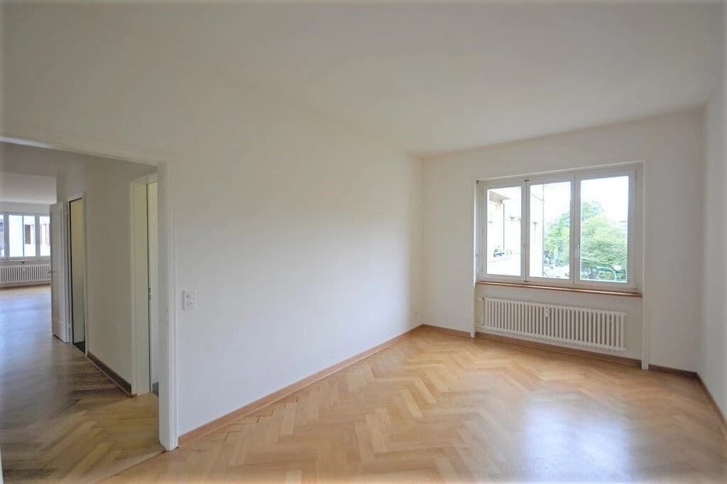 Träumen Sie von einer Altbauwohnung direkt am Rhein?