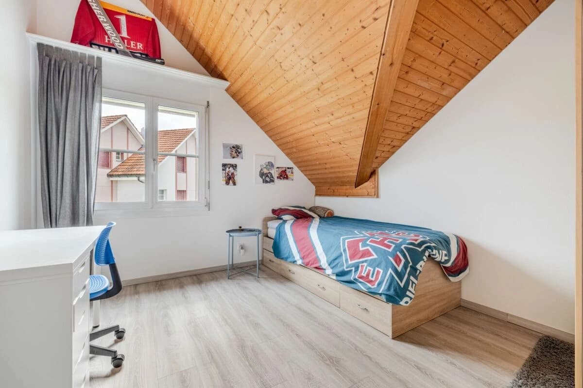 Ruhig, Sonnig und mit viel Platz: 6.5-Zimmer-Dachmaisonettewohnung mit hellen Räumen im schönen Speicher