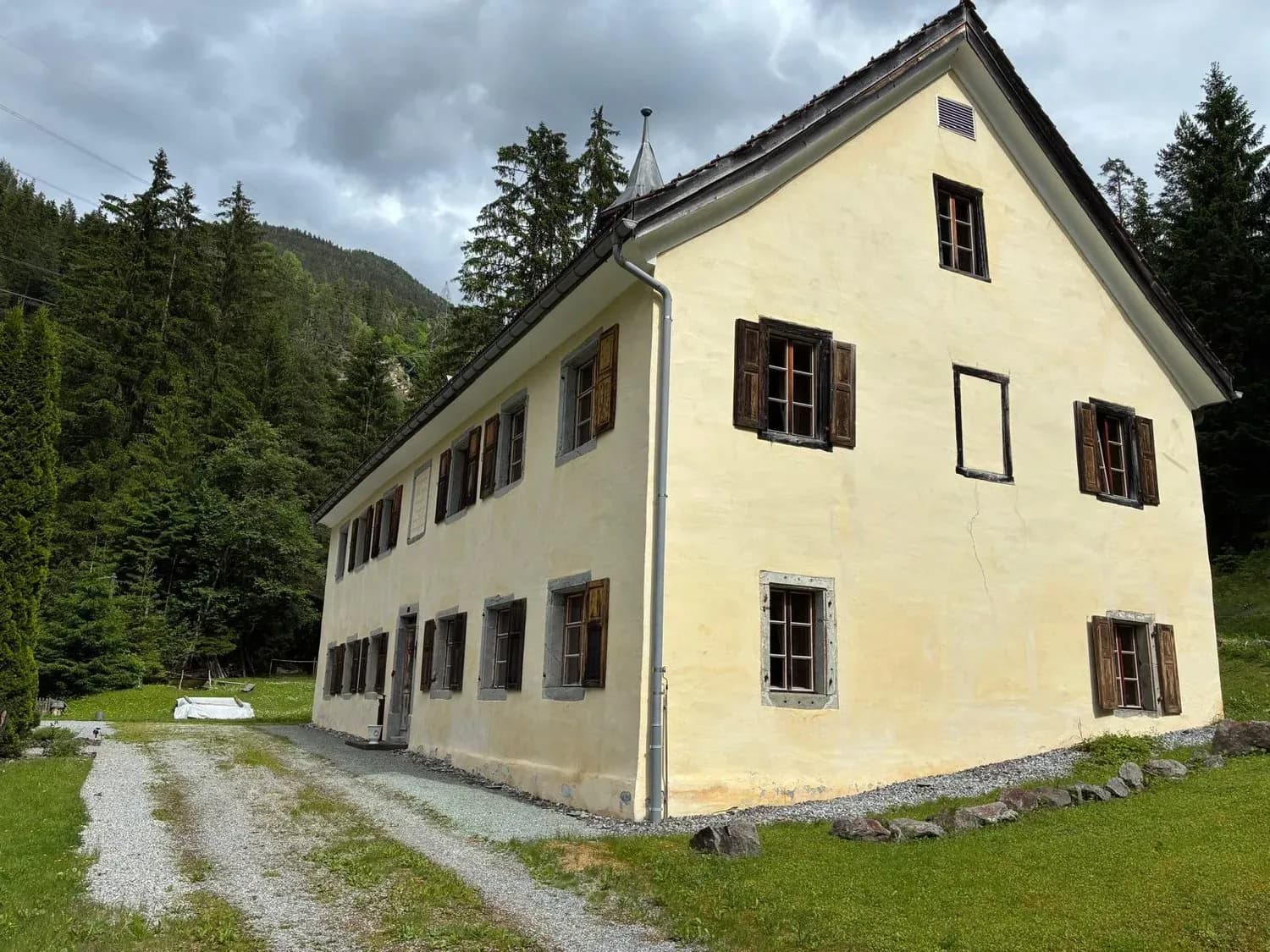 Grosszügiges Einfamilienhaus an ruhiger Lage in Bergün Filisur