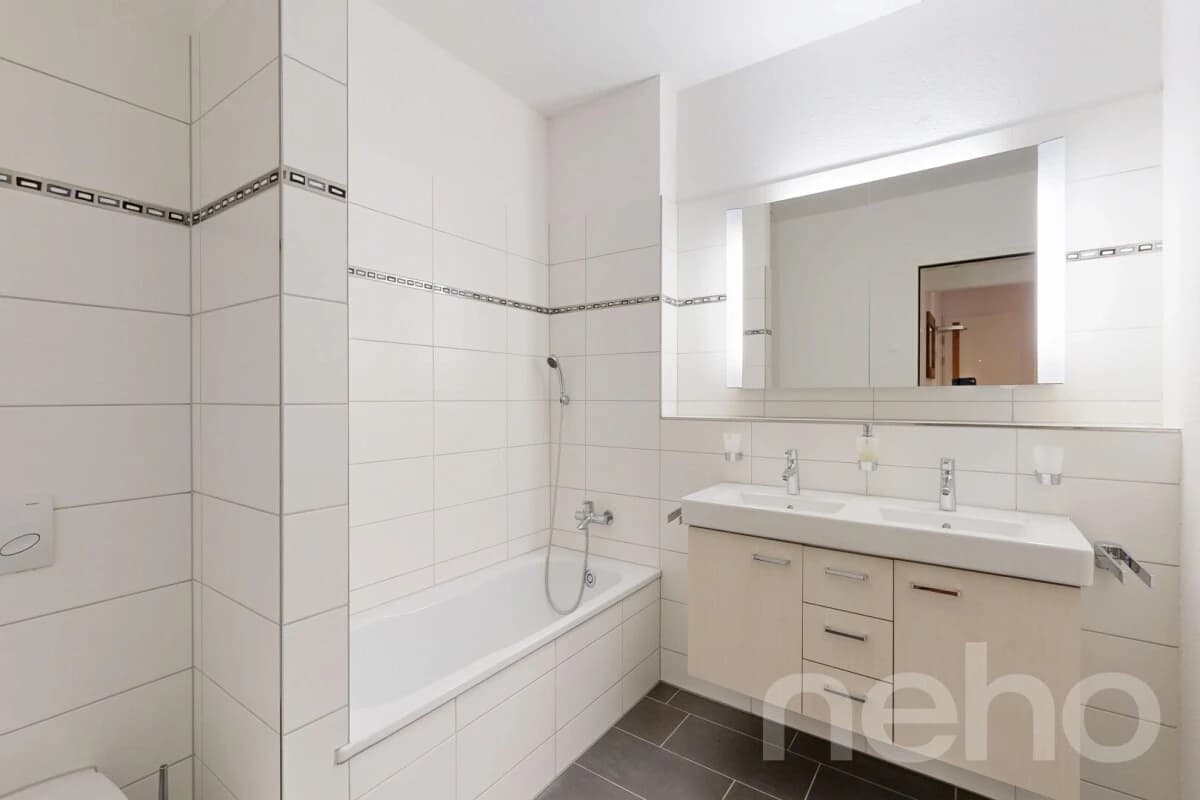 Moderne 3.5-Zimmer-Wohnung mit Westbalkon und zwei Tiefgaragenplätzen