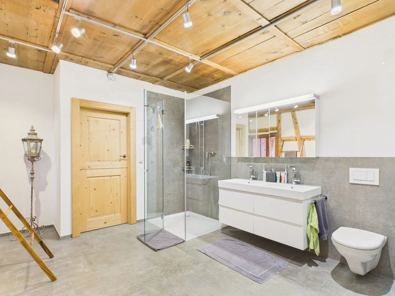 Grosszügiges Mehrfamilienhaus mit Gewerbemöglichkeit an ruhiger Lage in Bergün Filisur